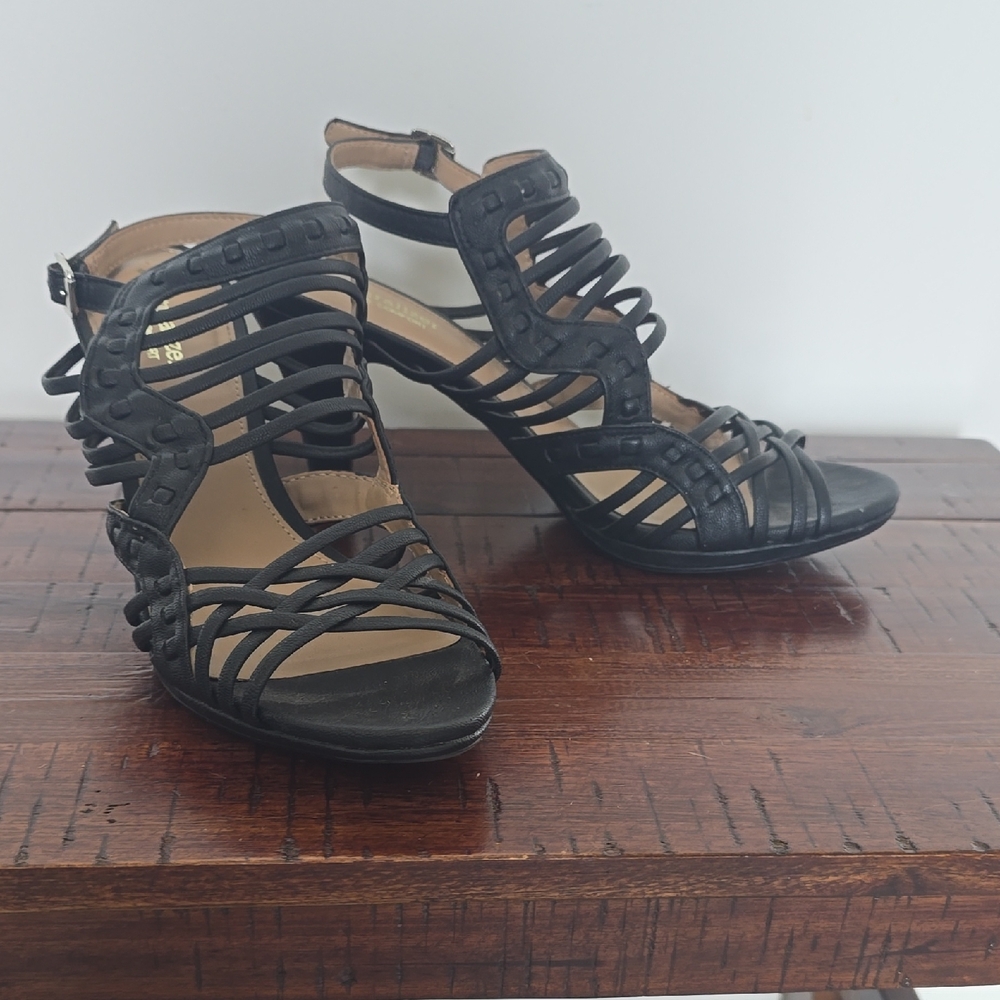 Naturalizer Black Strappy Sandals Size 8